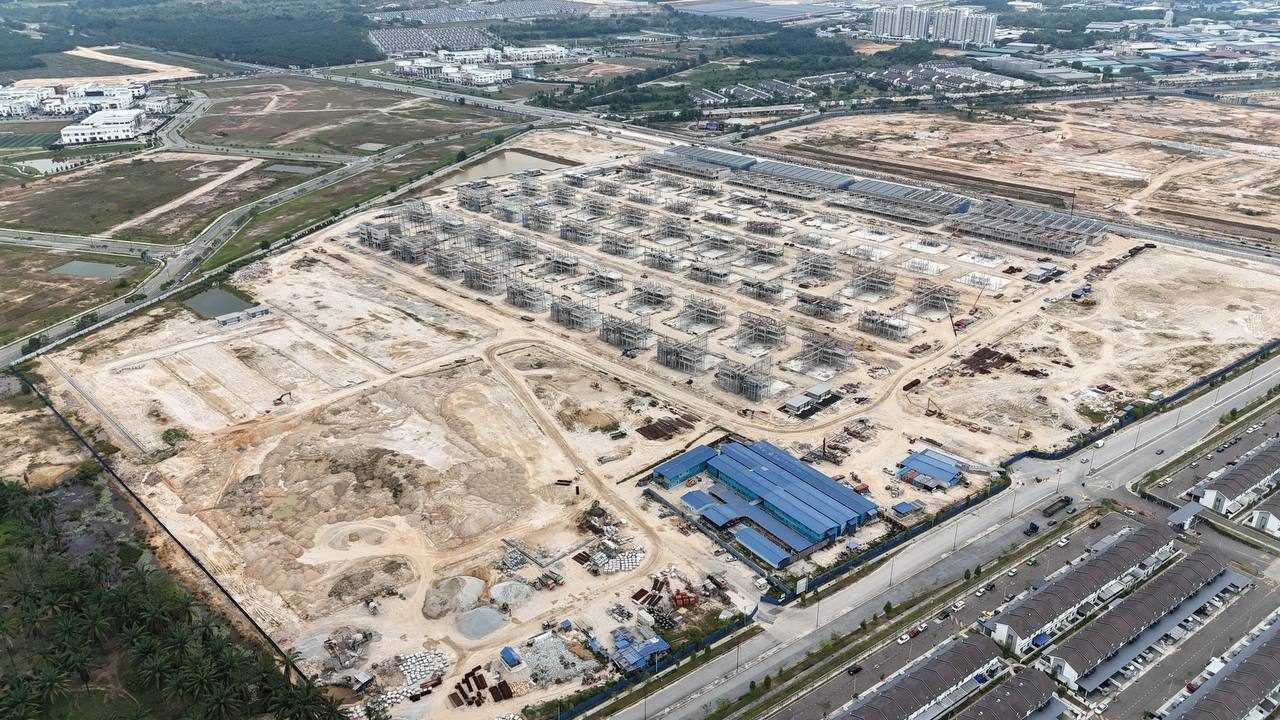 Semi-D Factory & Terrace Factory in Puncak Alam
